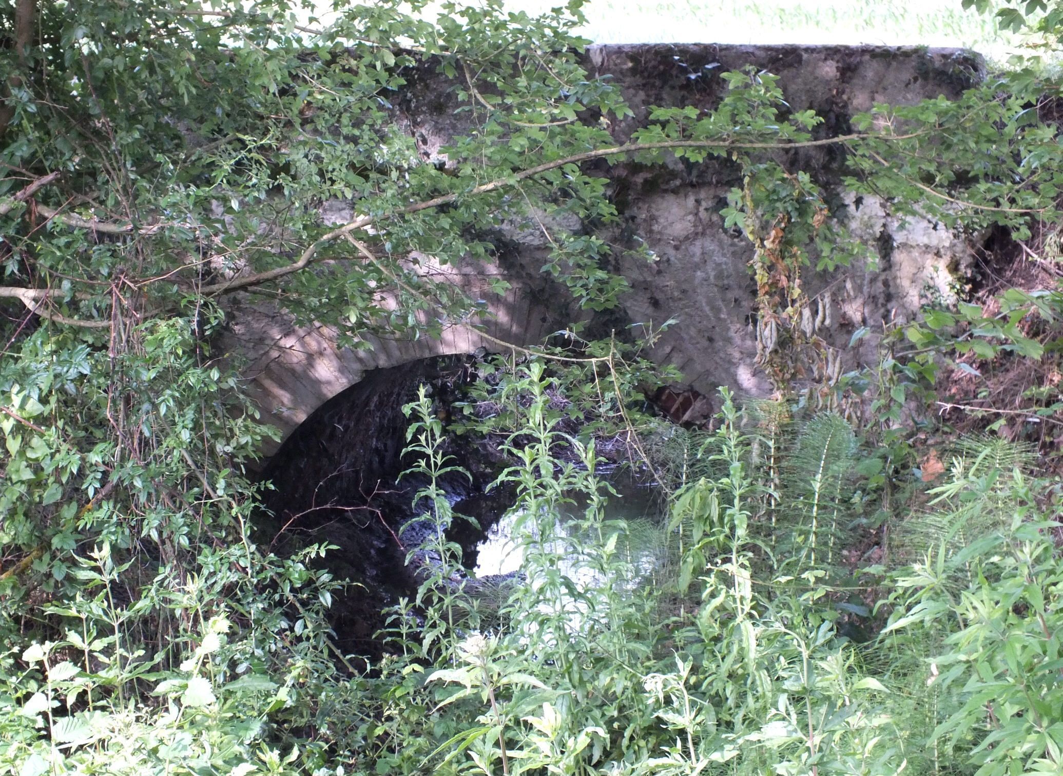 LE TEMPLE SUR LOT LES PONTS DE LA COMMUNE.